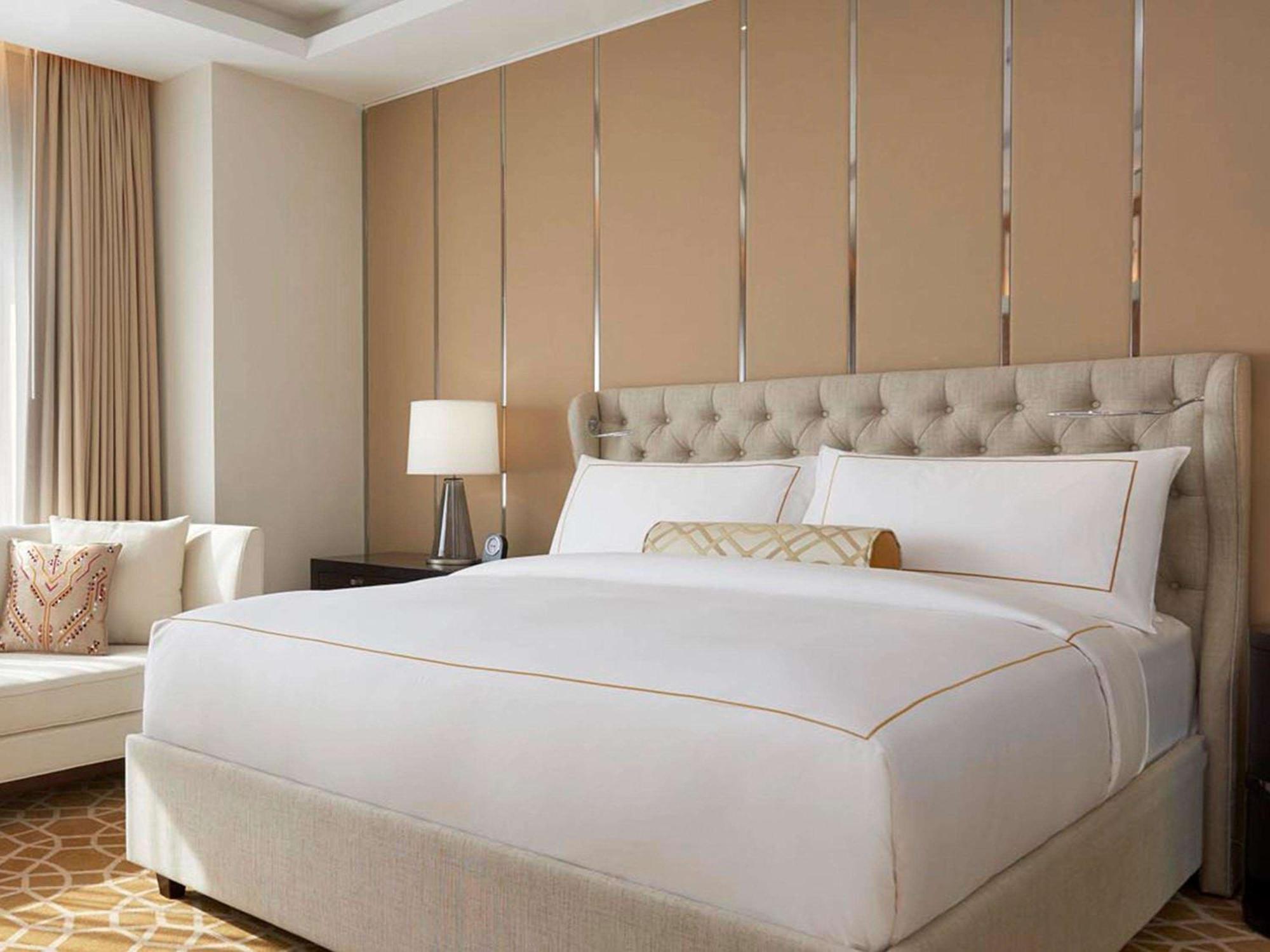 فندق فيرمونت عمان المظهر الخارجي الصورة A bedroom at the Ritz-Carlton, DIFC